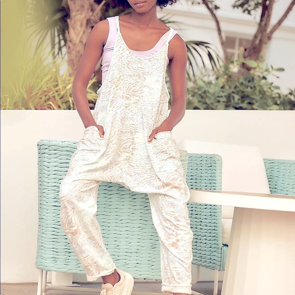 🌬 FREE PEOPLE PRINTED HOT SHOT ONESIE - Picture 4 of 4